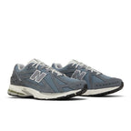 New Balance 1906R Titanium – lifestyle foto | Purekickz