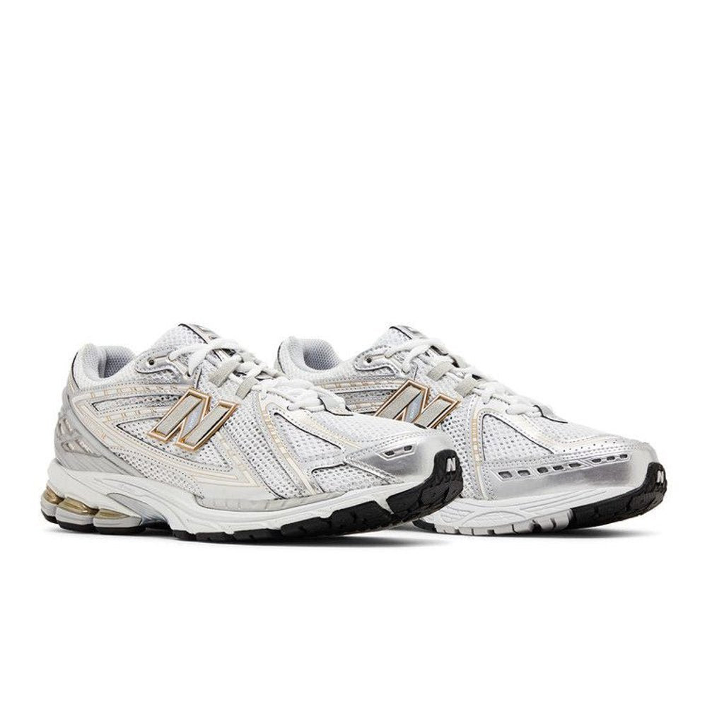 New Balance 1906R White Rain Cloud Silver Metallic – lifestyle foto | Purekickz