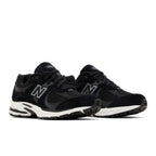 New Balance 2002R Black Gunmetal – lifestyle foto | Purekickz