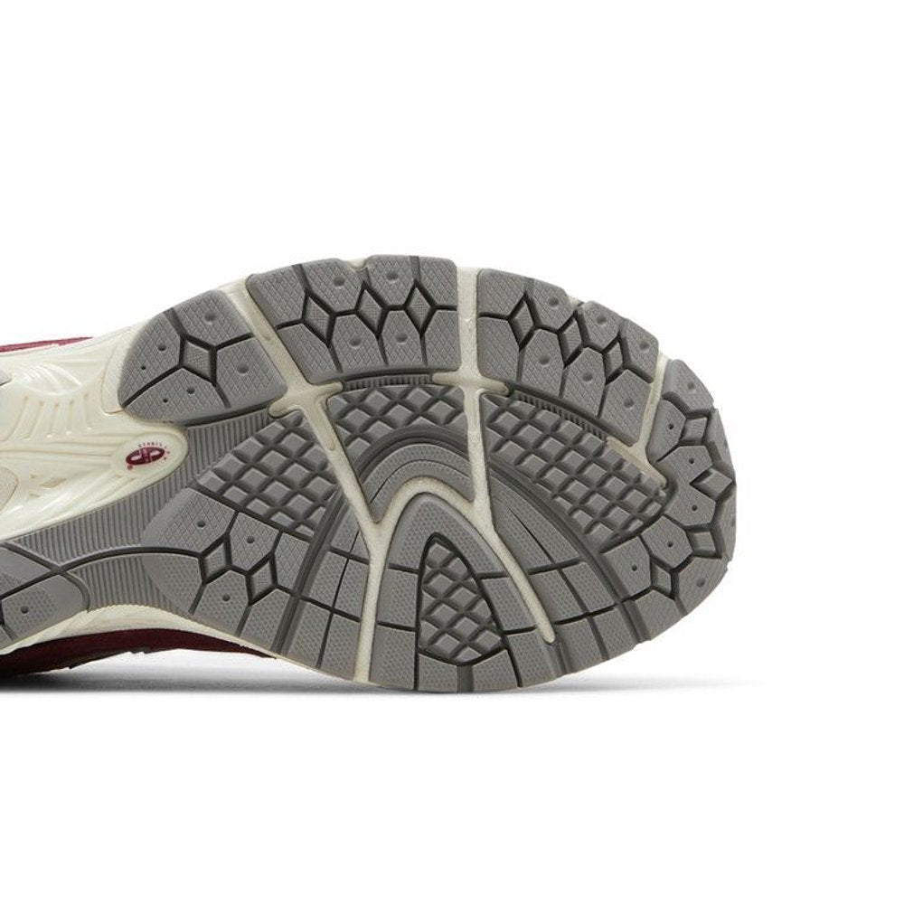 New Balance 2002R Bordeaux – pohled shora | Purekickz