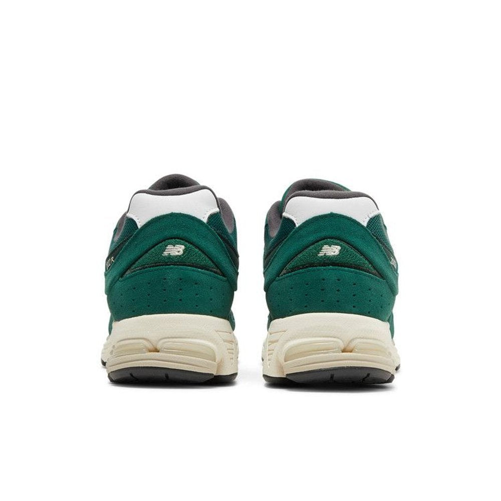 New Balance 2002R Nightwatch Green – podrážka | Purekickz