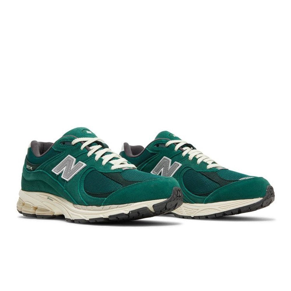 New Balance 2002R Nightwatch Green – lifestyle foto | Purekickz