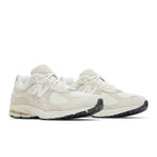 New Balance 2002R Off White – lifestyle foto | Purekickz