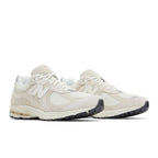 New Balance 2002R Off White – lifestyle foto | Purekickz