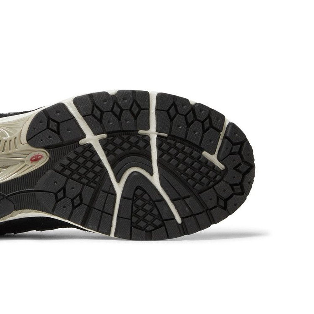 New Balance 2002R Protection Pack Black Grey – pohled shora | Purekickz