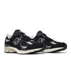 New Balance 2002R Protection Pack Black Grey – lifestyle foto | Purekickz