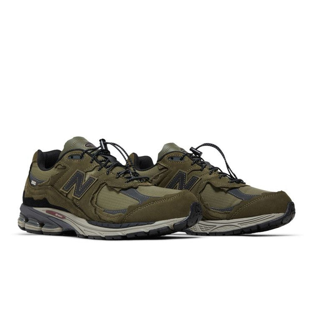 New Balance 2002R Protection Pack Dark Moss – lifestyle foto | Purekickz