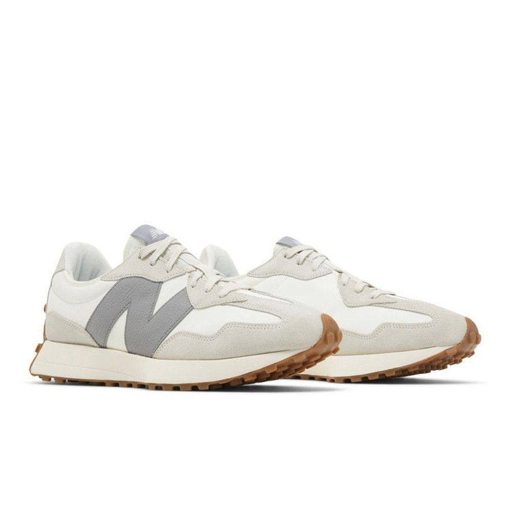 New Balance 327 Moonbeam Shadow Grey – lifestyle foto | Purekickz