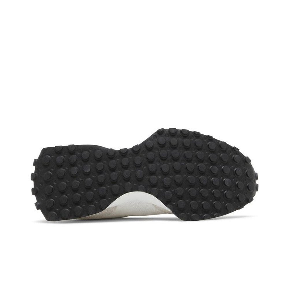 New Balance 327 White Black – zadní pohled | Purekickz