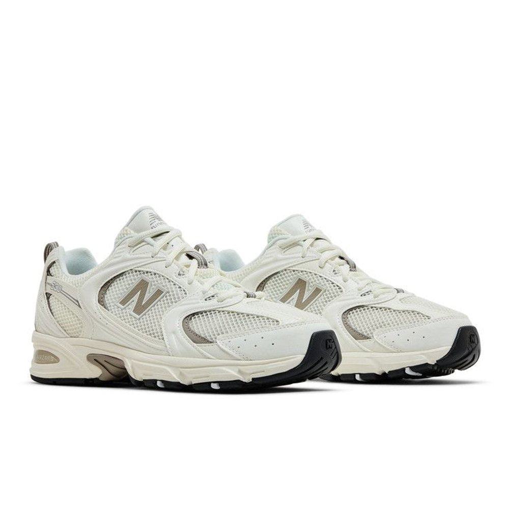 New Balance 530 Arid Stone – lifestyle foto | Purekickz
