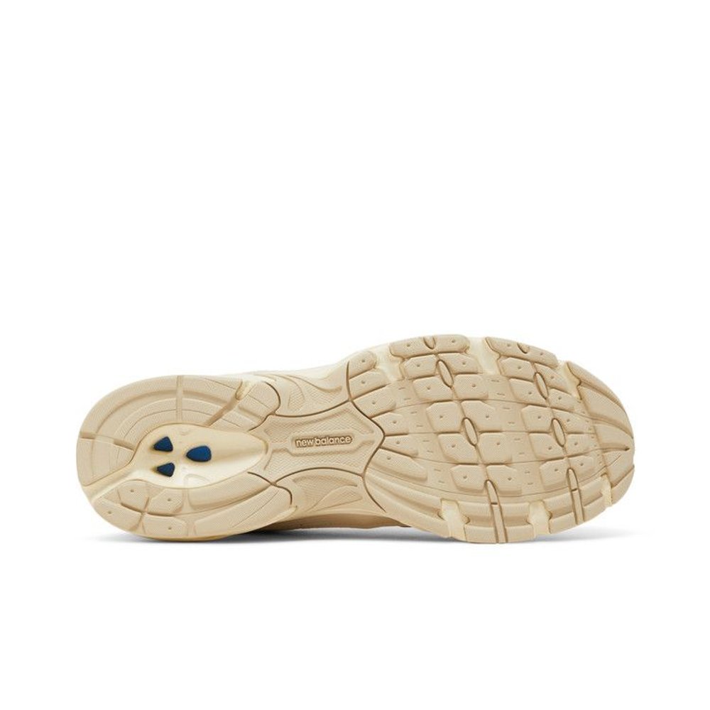 New Balance 530 Beige Angora