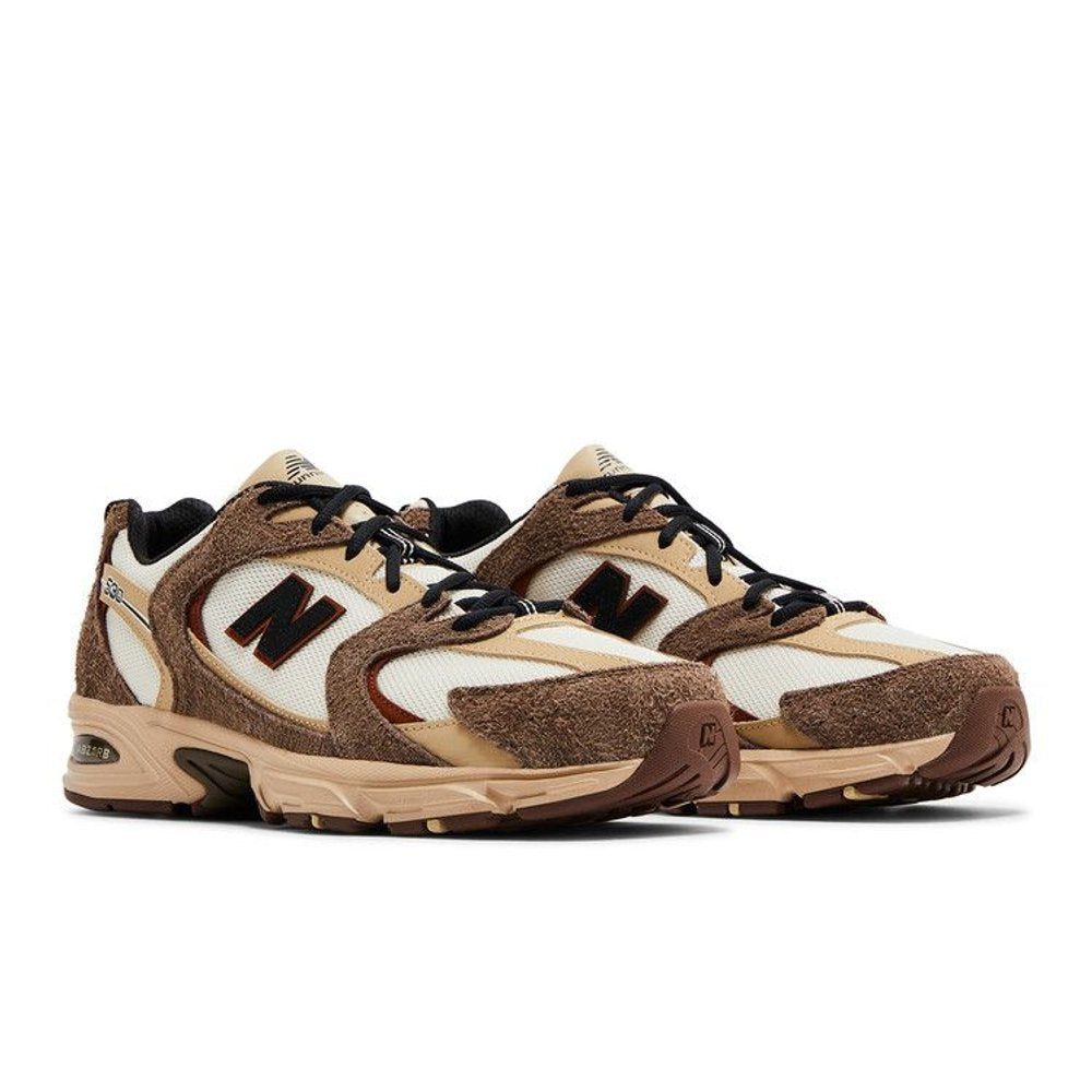 New Balance 530 Brown Tan – lifestyle foto | Purekickz