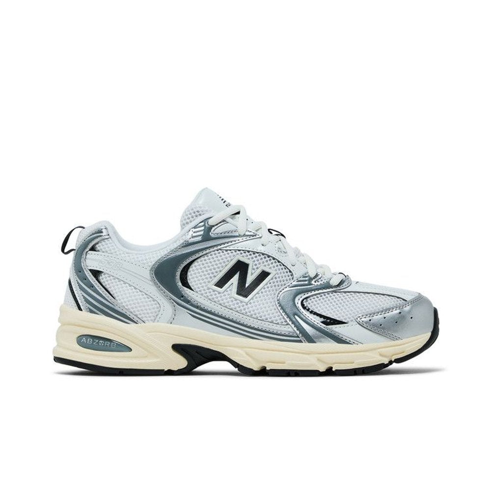New Balance 530 Silver Metallic Black Cement – boční pohled | Purekickz