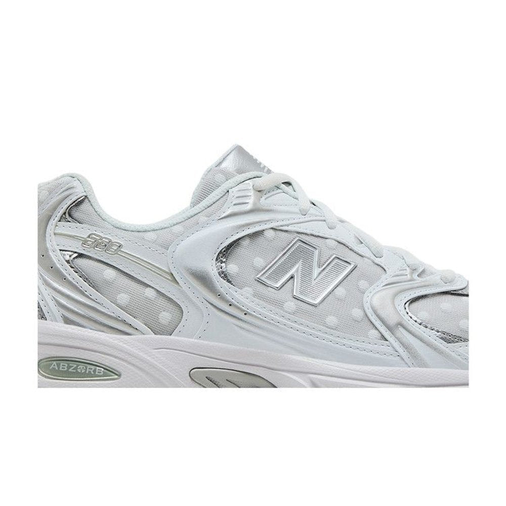 New Balance 530 Silver Metallic Polka Dots – detail | Purekickz