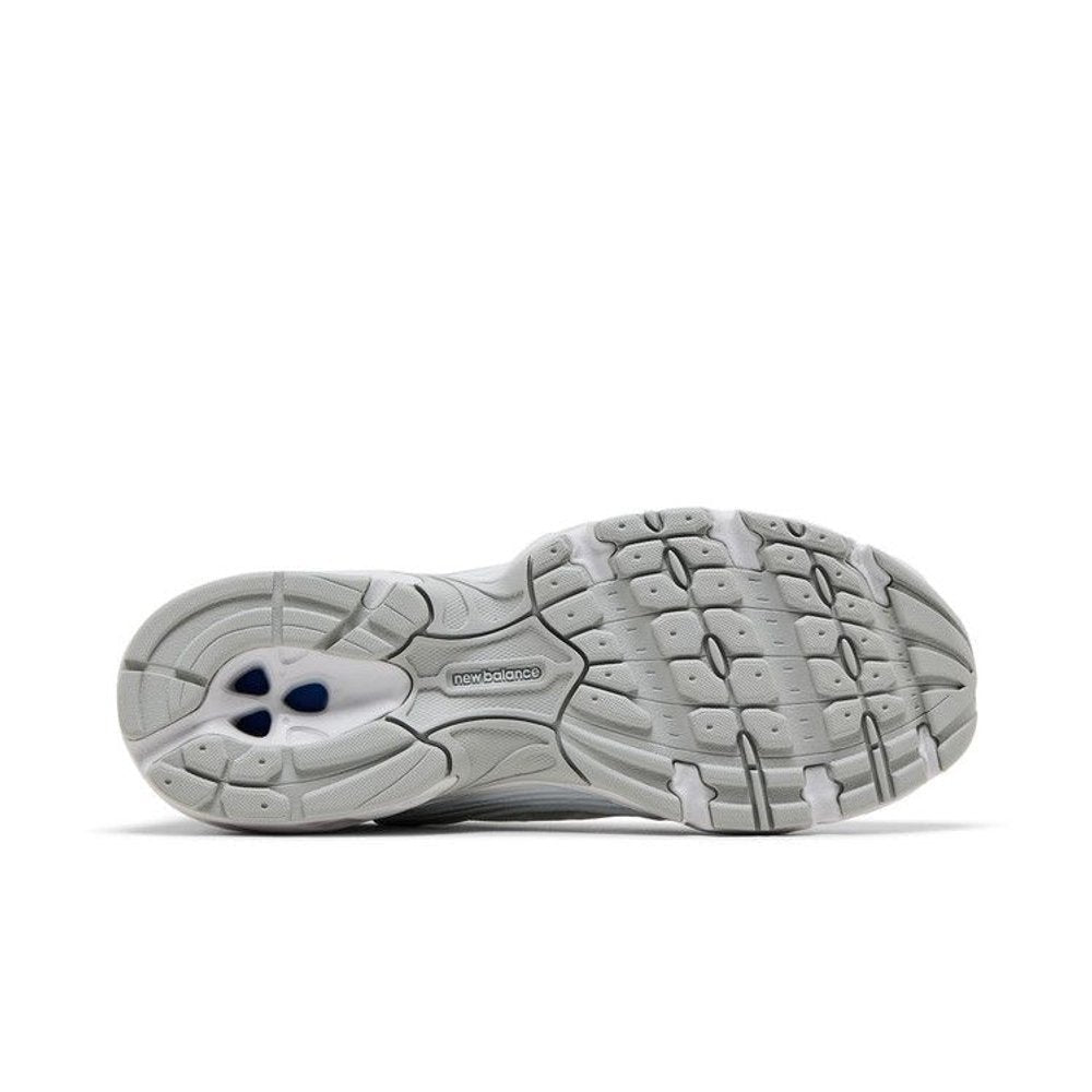 New Balance 530 Silver Metallic Polka Dots – zadní pohled | Purekickz