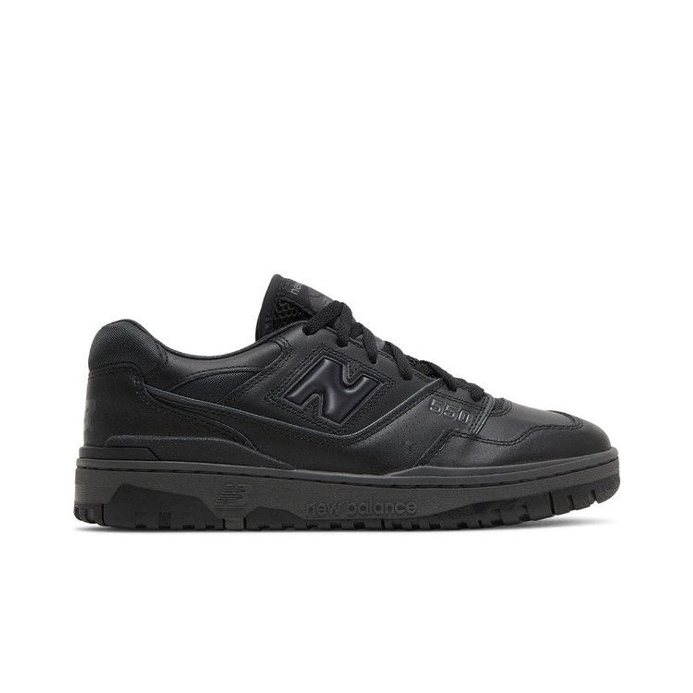 New Balance 550 Triple Black – boční pohled | Purekickz