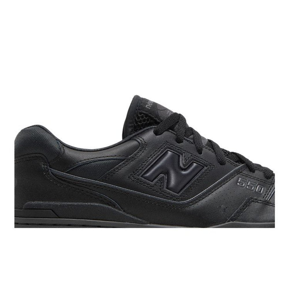 New Balance 550 Triple Black – detail | Purekickz
