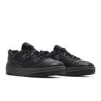 New Balance 550 Triple Black – lifestyle foto | Purekickz
