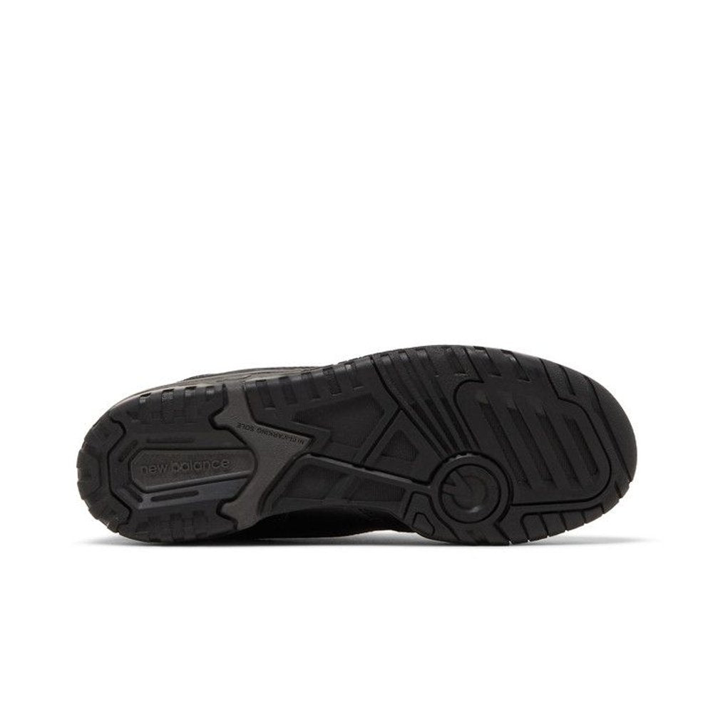 New Balance 550 Triple Black (GS) – zadní pohled | Purekickz