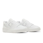 New Balance 550 Triple White – lifestyle foto | Purekickz