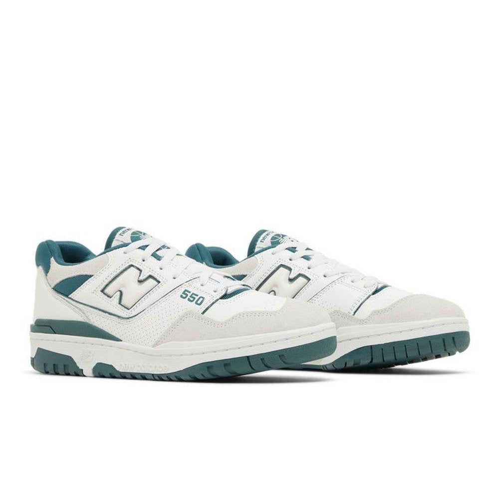 New Balance 550 Vintage Teal – lifestyle foto | Purekickz