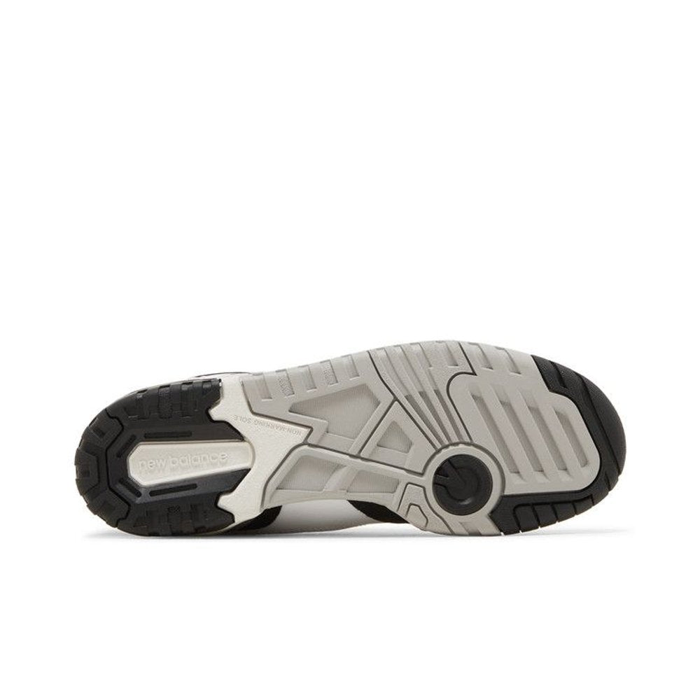 New Balance 550 White Black Rain Cloud (GS) – zadní pohled | Purekickz