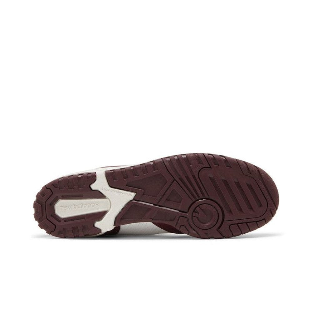 New Balance 550 White Burgundy – zadní pohled | Purekickz