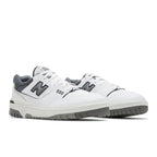 New Balance 550 White Grey Dark Grey – lifestyle foto | Purekickz