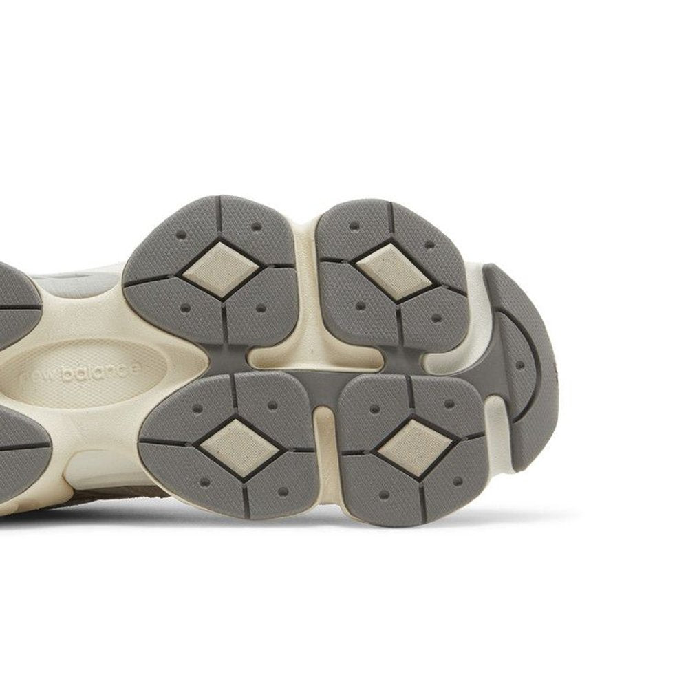 New Balance 9060 Mushroom Aluminum – pohled shora | Purekickz