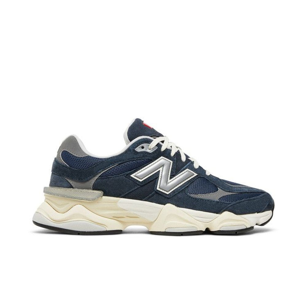 New Balance 9060 Navy White – boční pohled | Purekickz