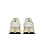 New Balance 9060 Sea Salt Yellow – podrážka | Purekickz