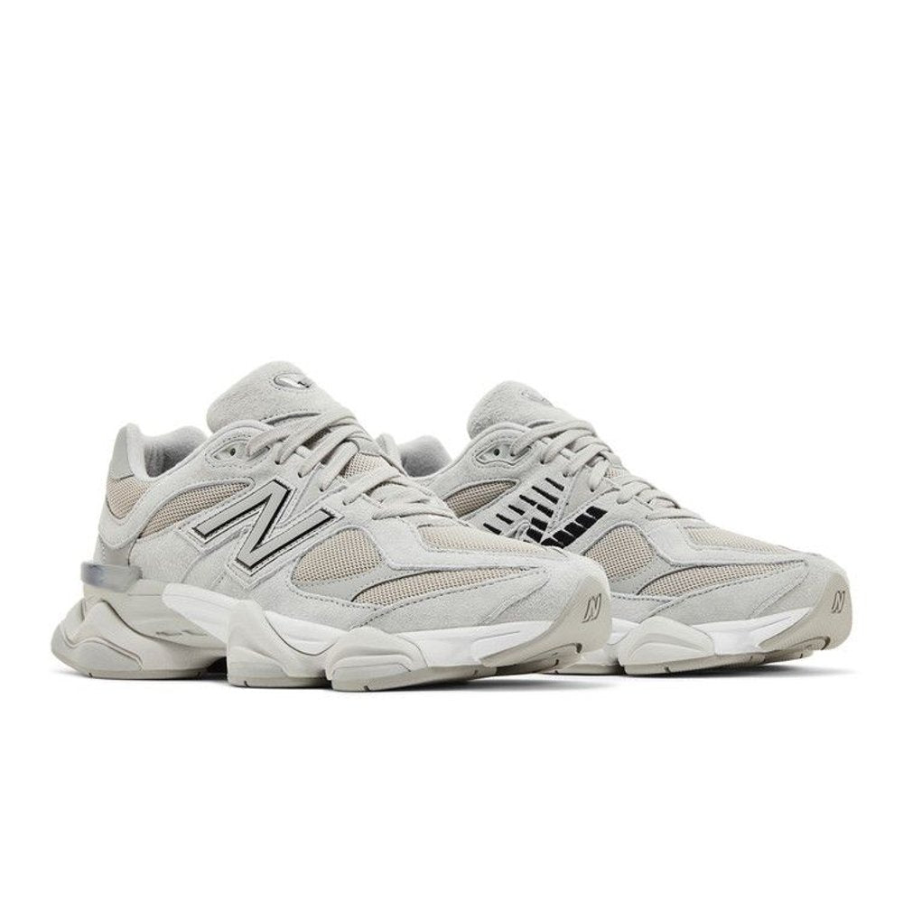 New Balance 9060 'Silver Metallic Grey' – lifestyle foto | Purekickz