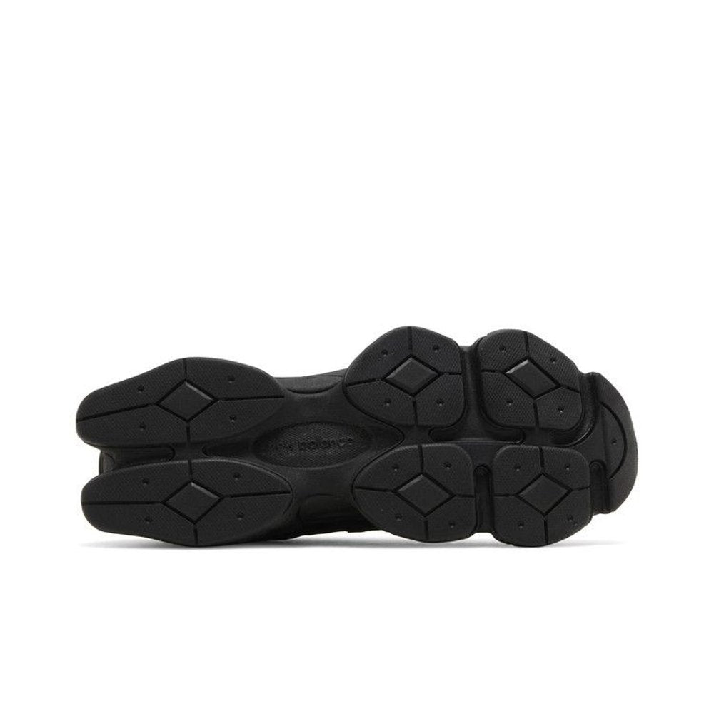 New Balance 9060 Triple Black Patent – zadní pohled | Purekickz