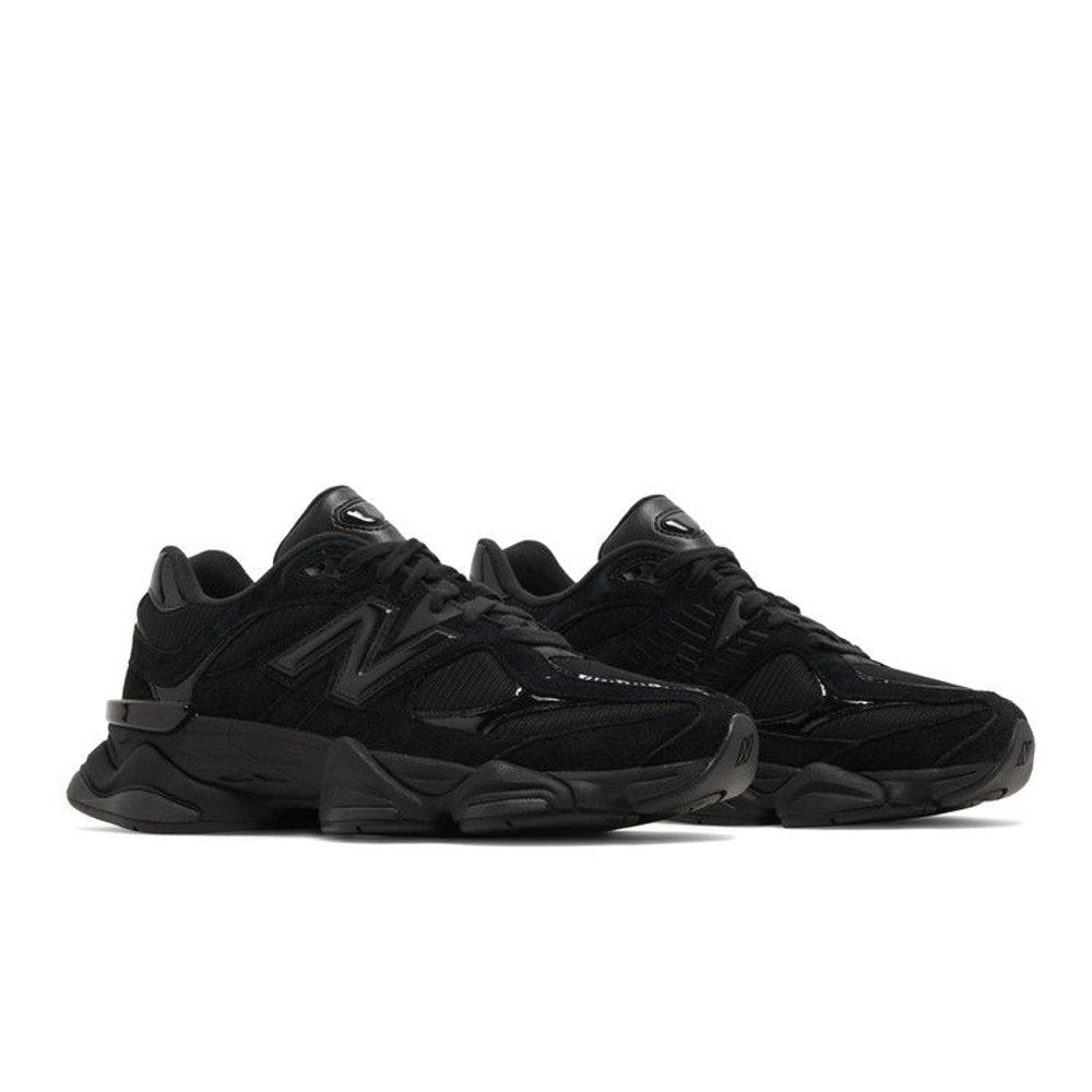 New Balance 9060 Triple Black Patent – lifestyle foto | Purekickz