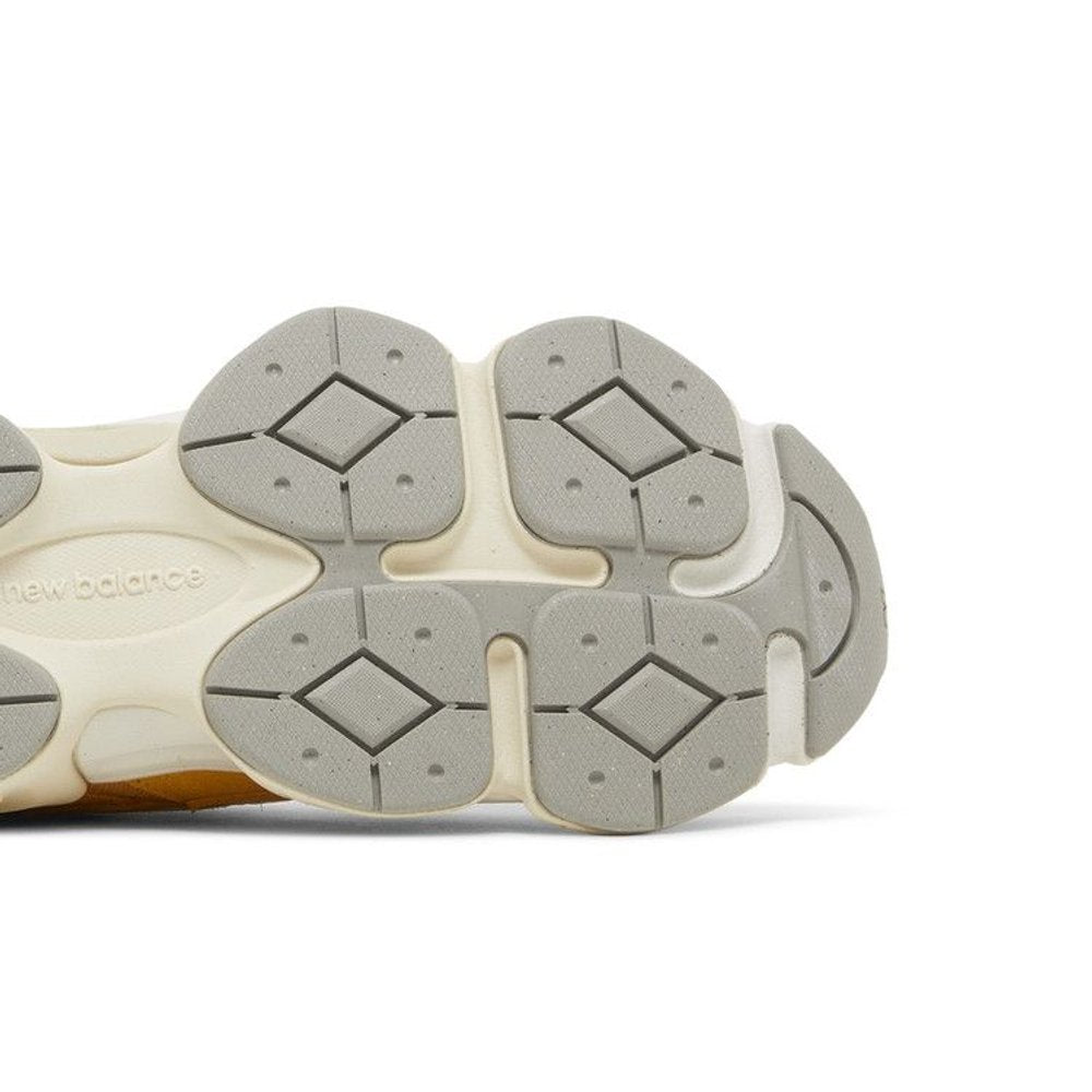 New Balance 9060 Varsity Gold – pohled shora | Purekickz