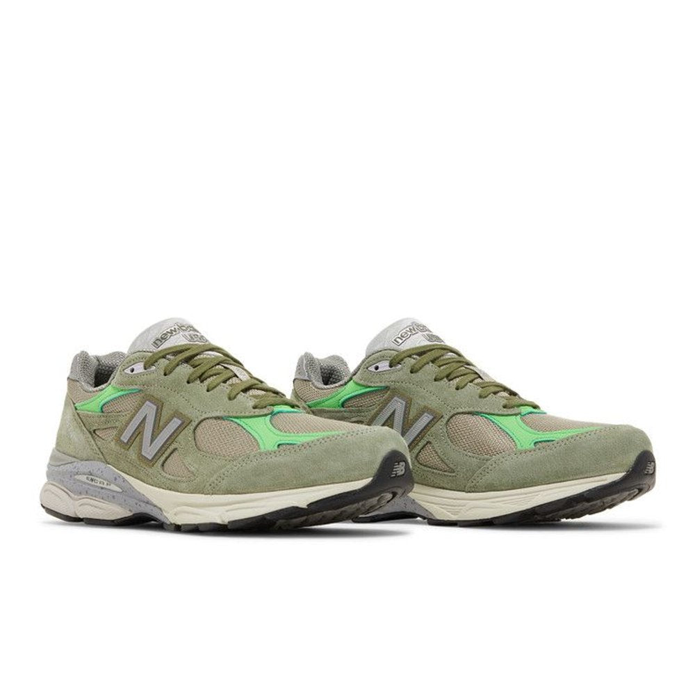 New Balance 990v3 MiUSA Patta Keep Your Family Close – lifestyle foto | Purekickz