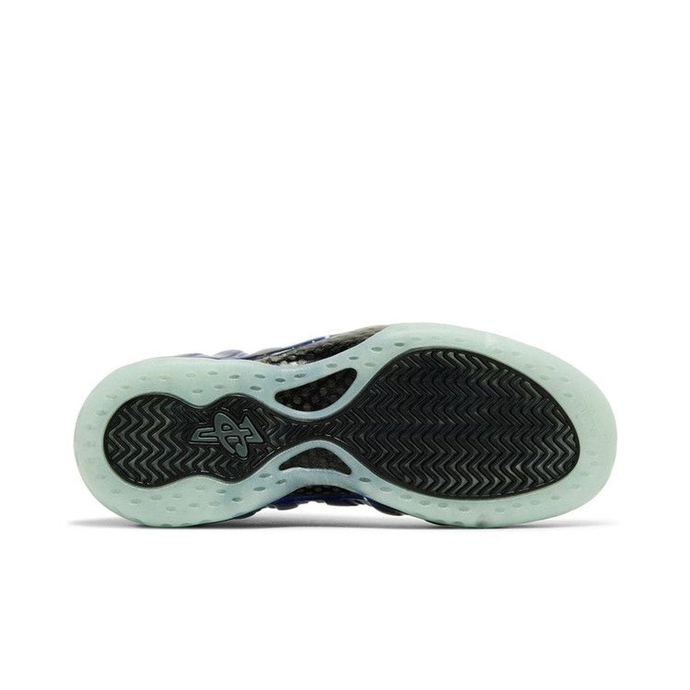 Nike Air Foamposite One 'Galaxy' 2025 – zadní pohled | Purekickz
