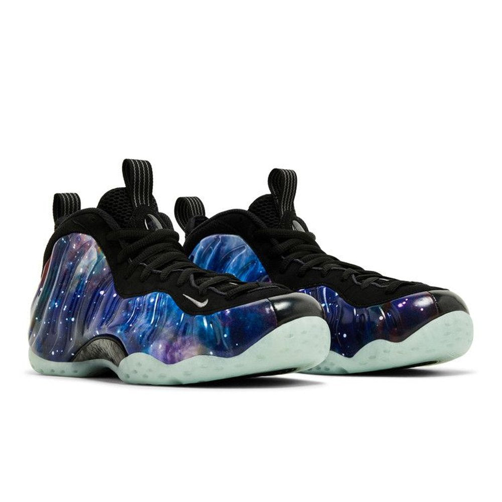 Nike Air Foamposite One 'Galaxy' 2025 – lifestyle foto | Purekickz