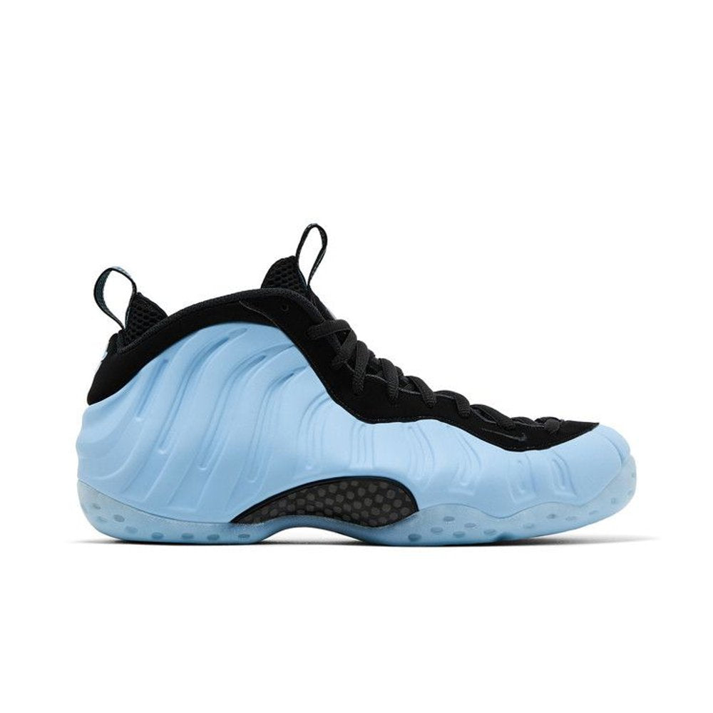 Nike Air Foamposite One Psychic Blue – boční pohled | Purekickz