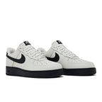 Nike Air Force 1 '07 Light Bone Black – lifestyle foto | Purekickz