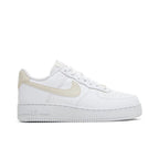 Nike Air Force 1 07 Low Light Orewood Brown (W) – boční pohled | Purekickz