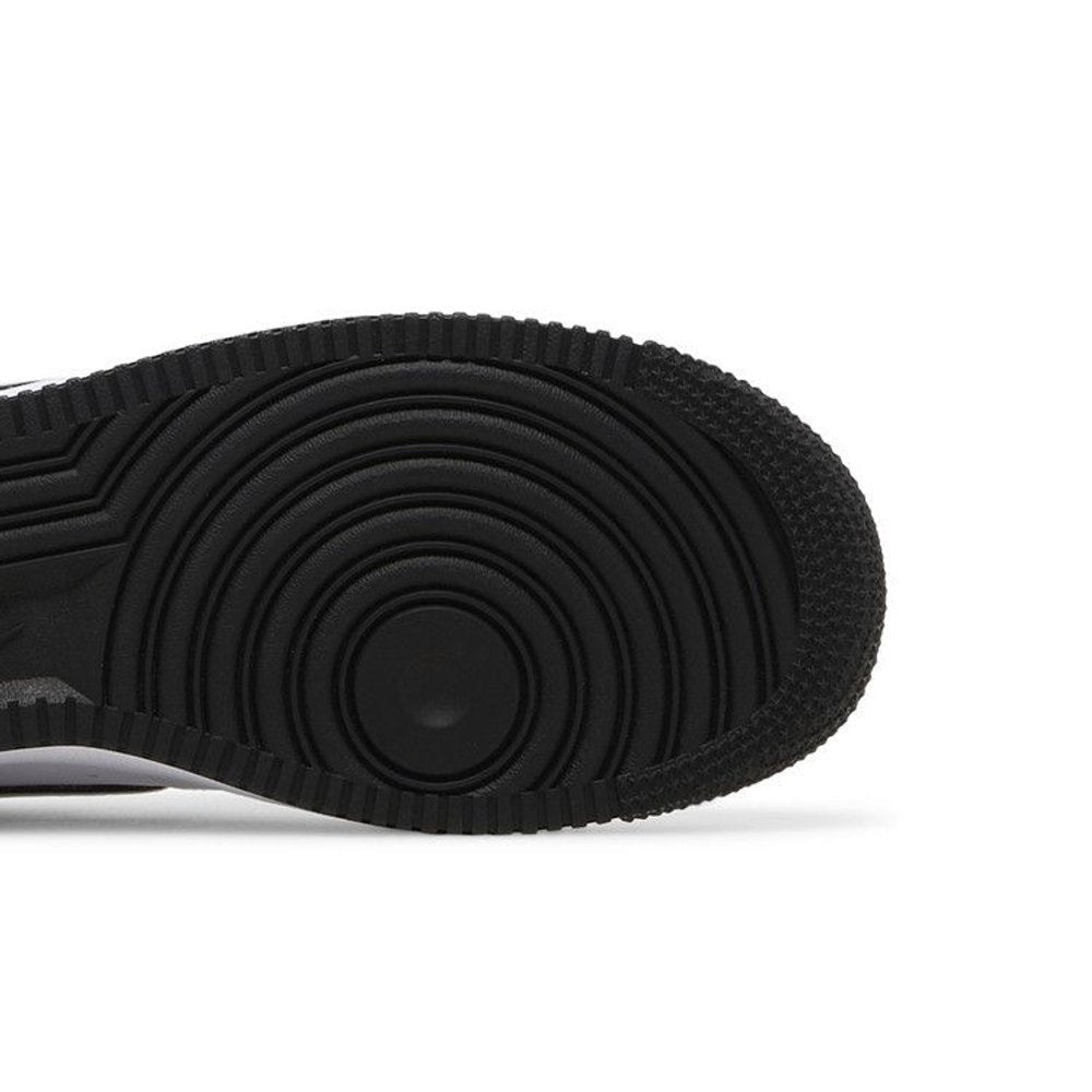 Nike Air Force 1 '07 Low White Black Outline Swoosh – pohled shora | Purekickz
