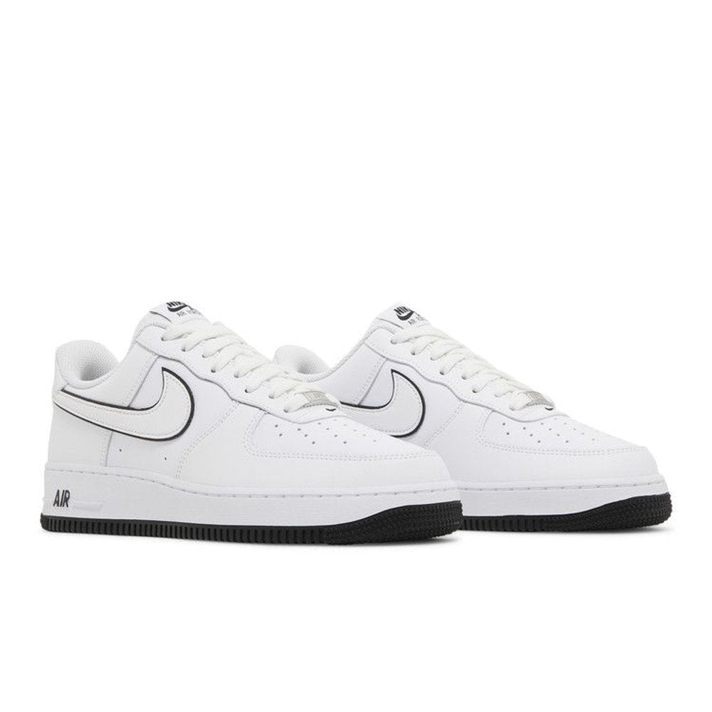 Nike Air Force 1 '07 Low White Black Outline Swoosh – lifestyle foto | Purekickz