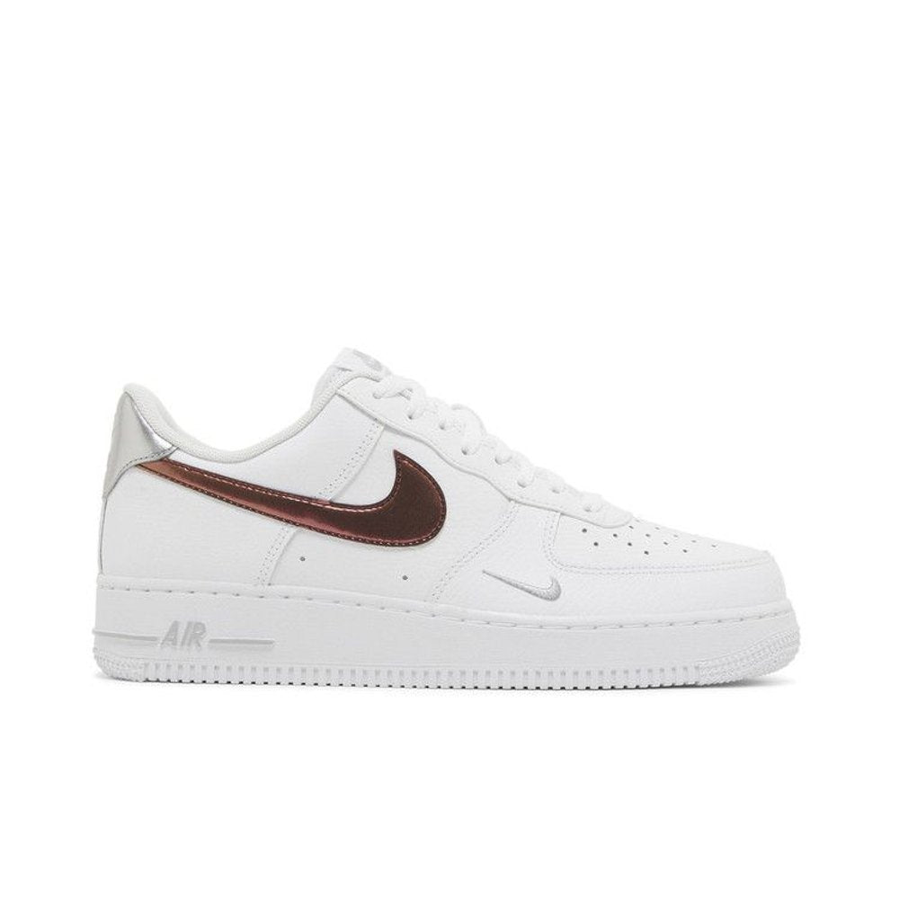 Nike Air Force 1 '07 Low White Picante Red – boční pohled | Purekickz