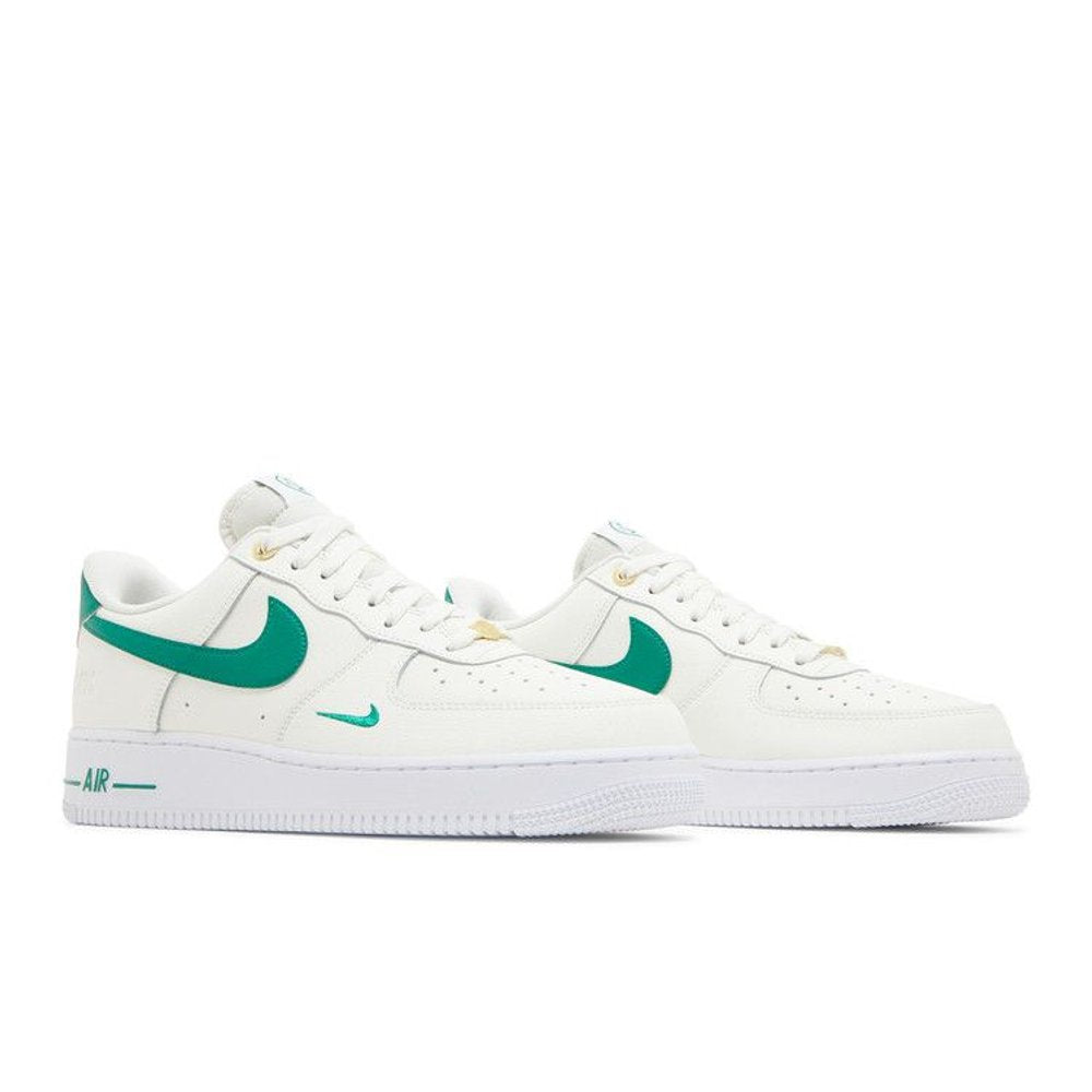 Nike Air Force 1 '07 LV8 '40th Anniversary - Sail Malachite' – lifestyle foto | Purekickz