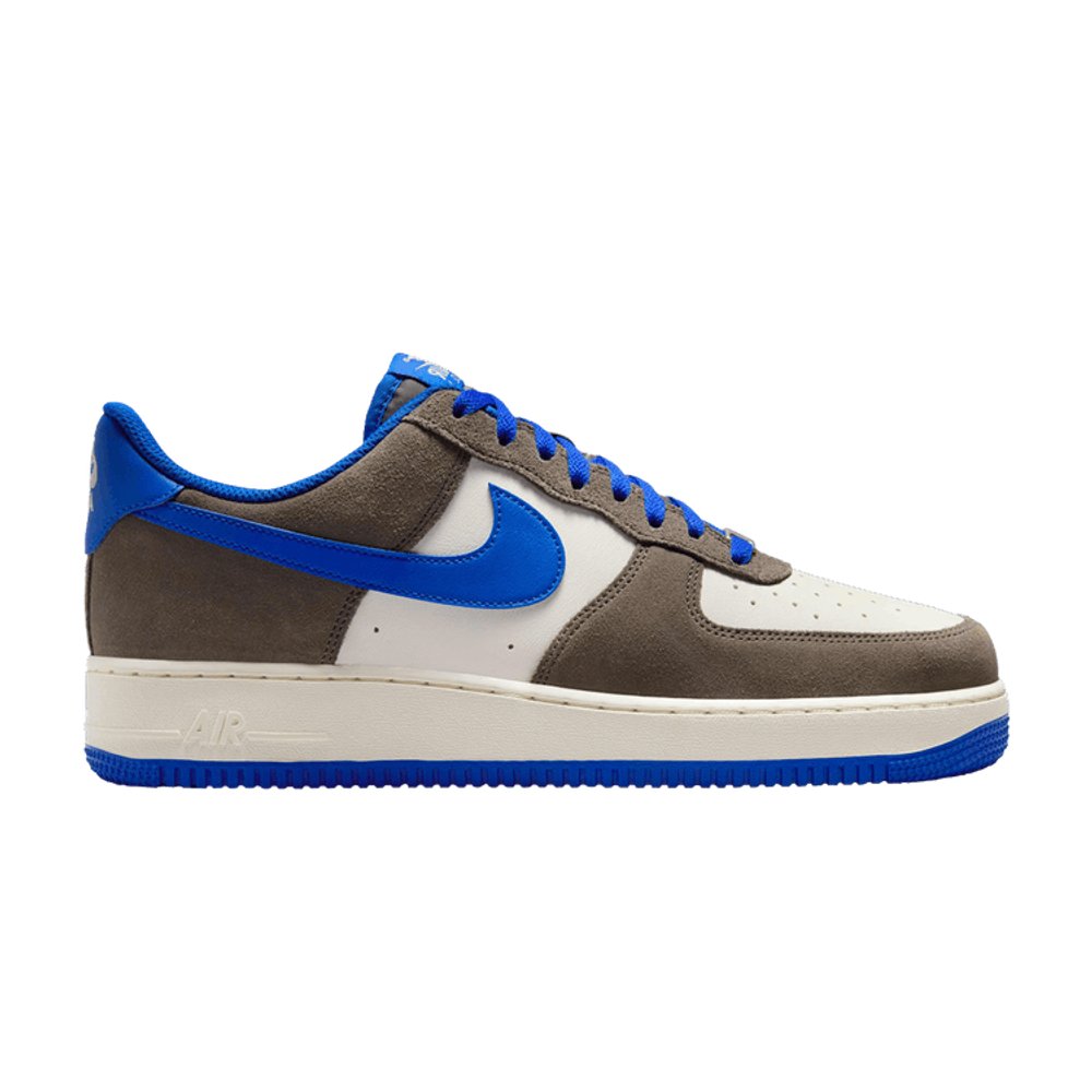 Nike Air Force 1 '07 LV8 'Cave Stone Hyper Royal' – boční pohled | Purekickz