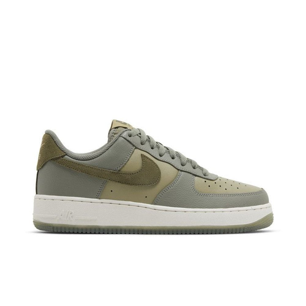 Nike Air Force 1 '07 LV8 Dark Stucco Neutral Olive – boční pohled | Purekickz