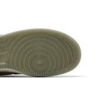 Nike Air Force 1 '07 LV8 Dark Stucco Neutral Olive – pohled shora | Purekickz