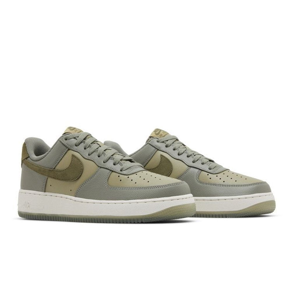 Nike Air Force 1 '07 LV8 Dark Stucco Neutral Olive – lifestyle foto | Purekickz