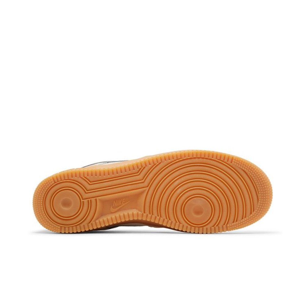Nike Air Force 1 '07 LV8 'Gum Pack - Phantom Light Smoke' – zadní pohled | Purekickz